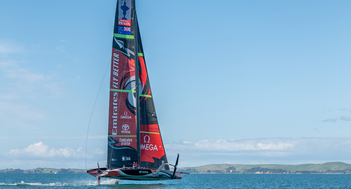 Geschichte des Segelsports: Eine Sportyacht beim America's Cup.