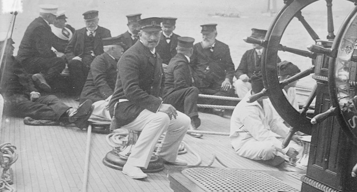 Die Geschichte des Segelsports: Kaiser Wilhelm II auf seiner Segelyacht Meteor.