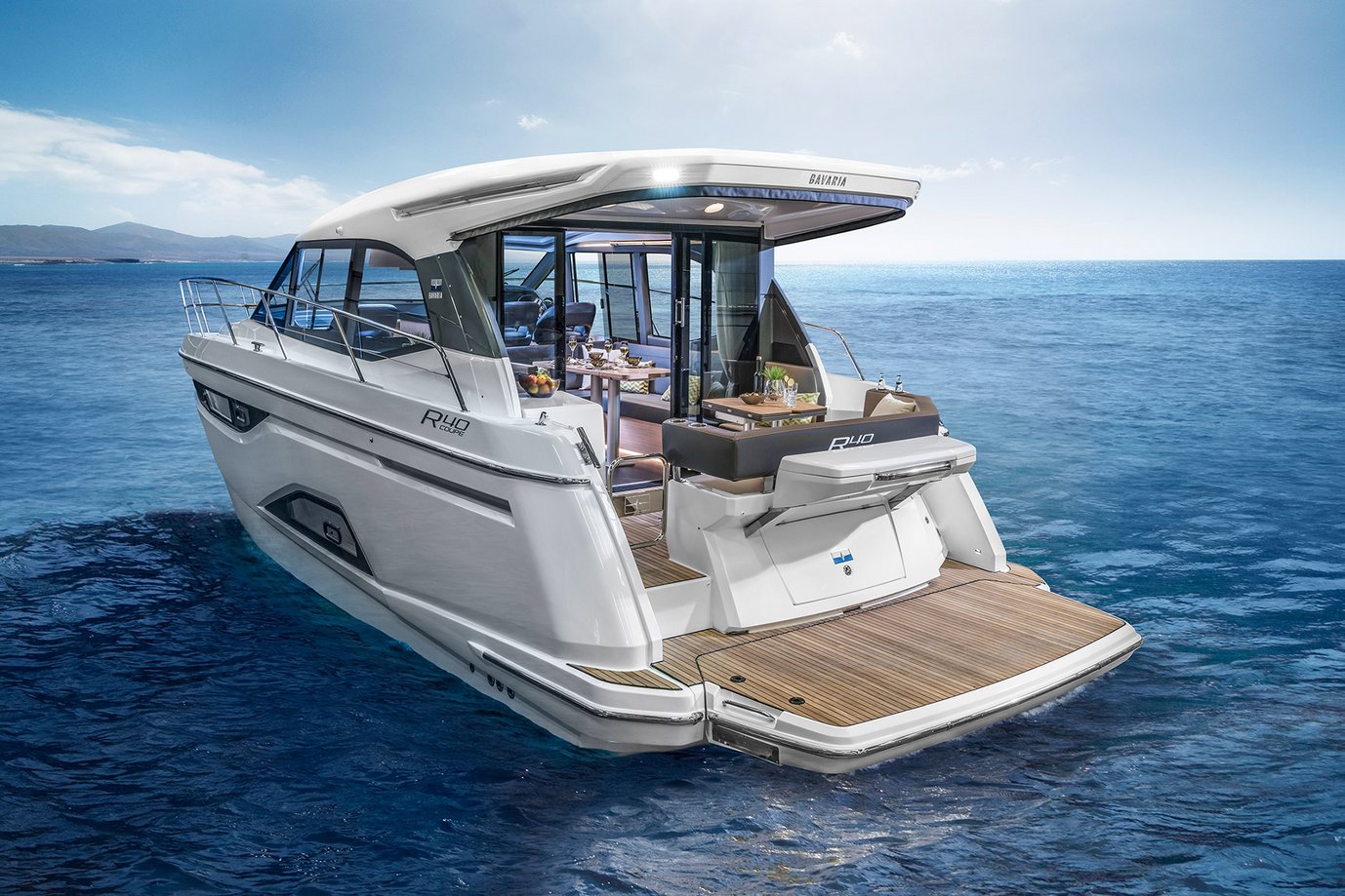 Motorboot R40 COUPE Exterieur aus der R-Line | BAVARIA YACHTS