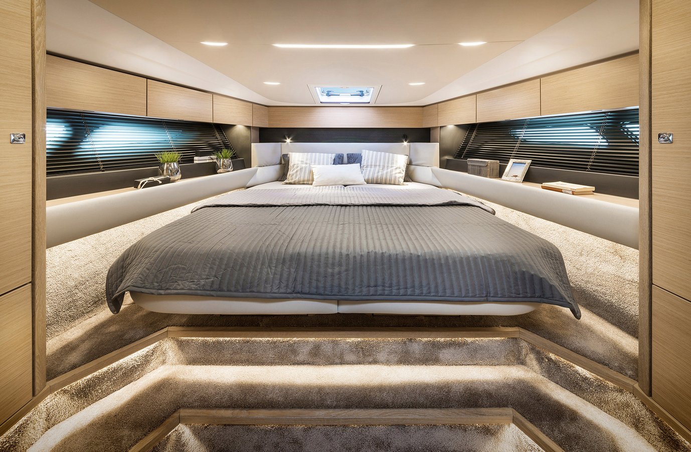 Motorboot R40 Coupe Interieur | BAVARIA YACHTS