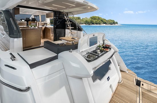 Service & Ausstattung | BAVARIA YACHTS